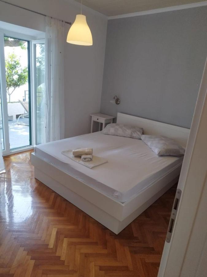 Apartments Mare - 150 M From Beach Brela Ngoại thất bức ảnh