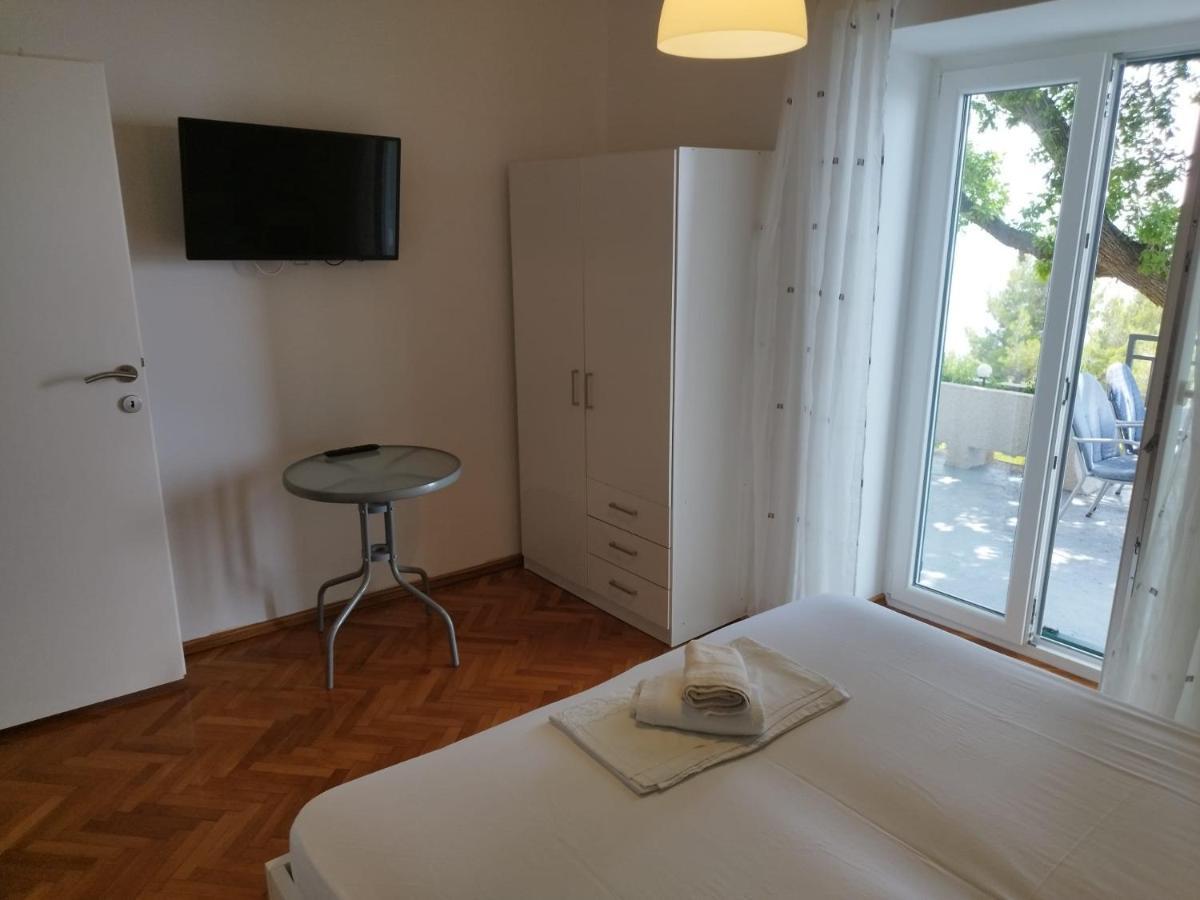 Apartments Mare - 150 M From Beach Brela Ngoại thất bức ảnh